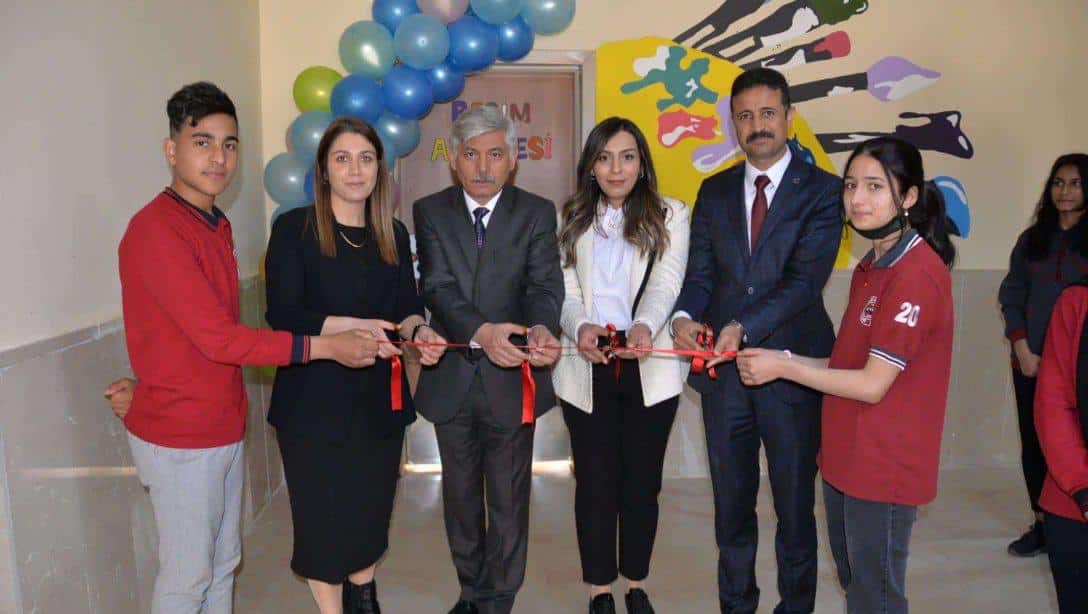 İlçemize Bağlı Şehit Mustafa Kerpiç Çok Programlı Anadolu Lisesi'nin Okul Kütüphanesi, Resim Atölyesi ve Bilişim Sınıfı'nın Açılışı Yapıldı