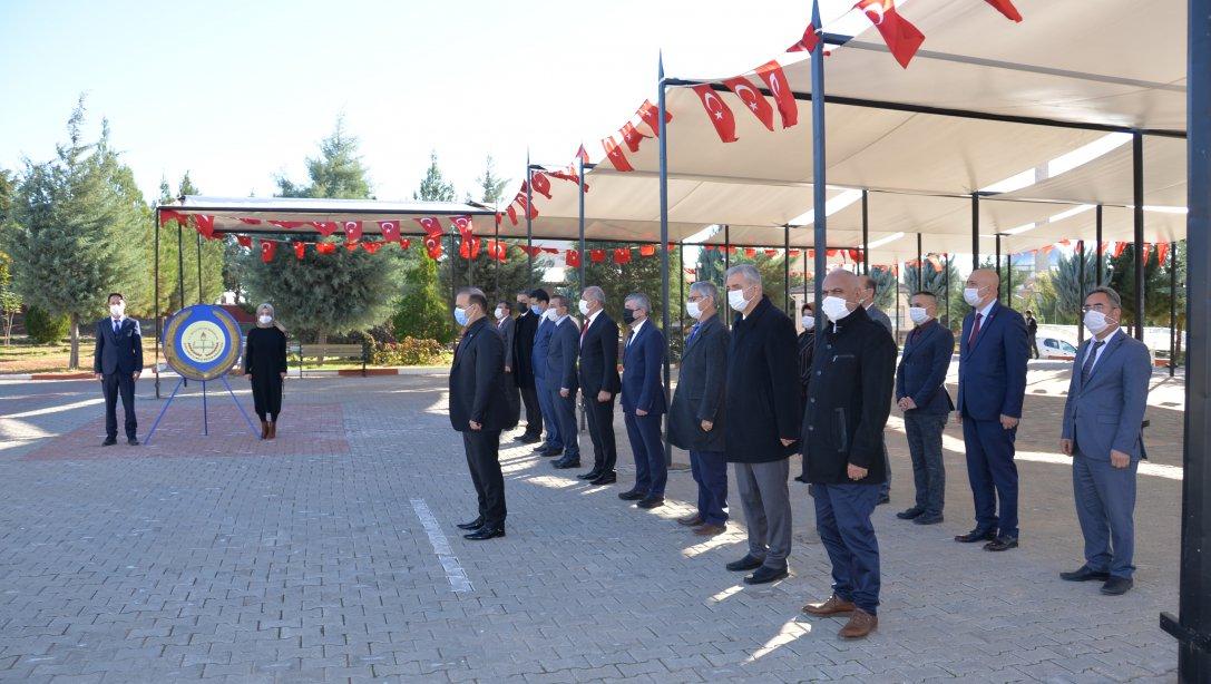 24 Kasım Öğretmenler Günü Kutlamaları Kapsamında  Şehitler Anıtına Çelenk Sunumu Yapıldı 